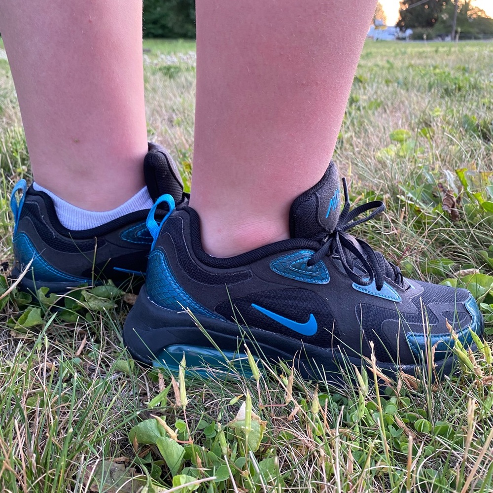 Black Nike 200 Shoes